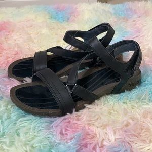 Teva Cabrillo Crossover Sandals Size 8